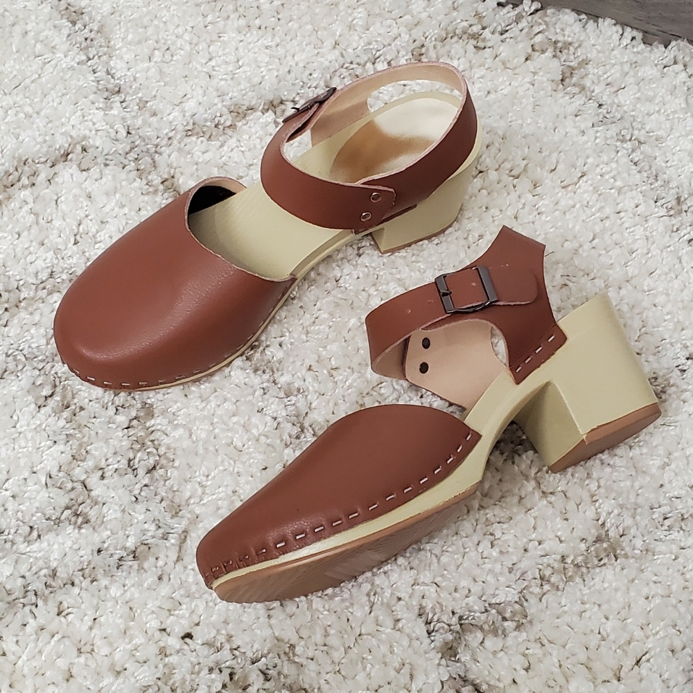 BUCKLE STRAP HEELS
